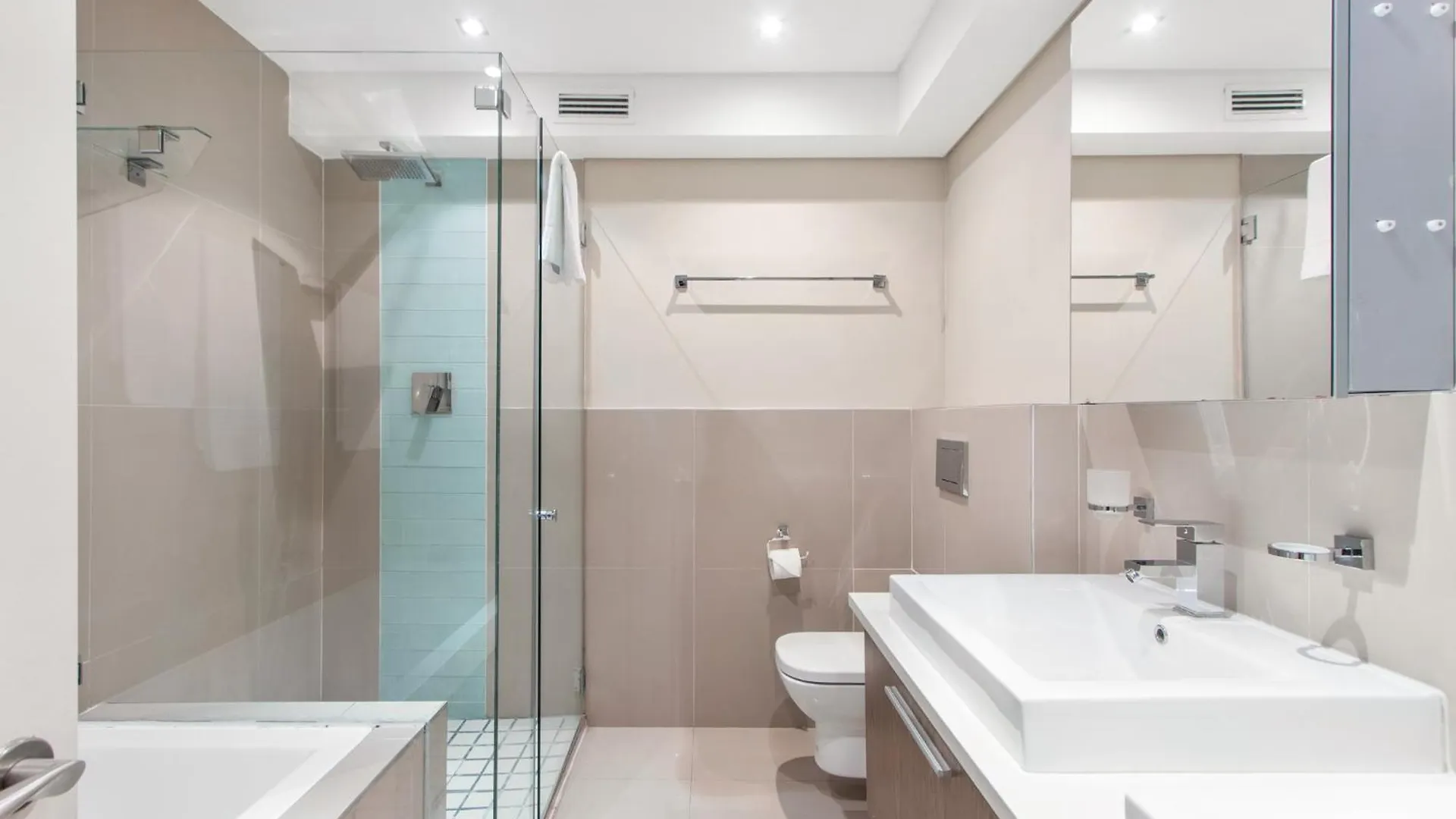 Eden On The Bay 108 By Host Agents Daire Bloubergstrand