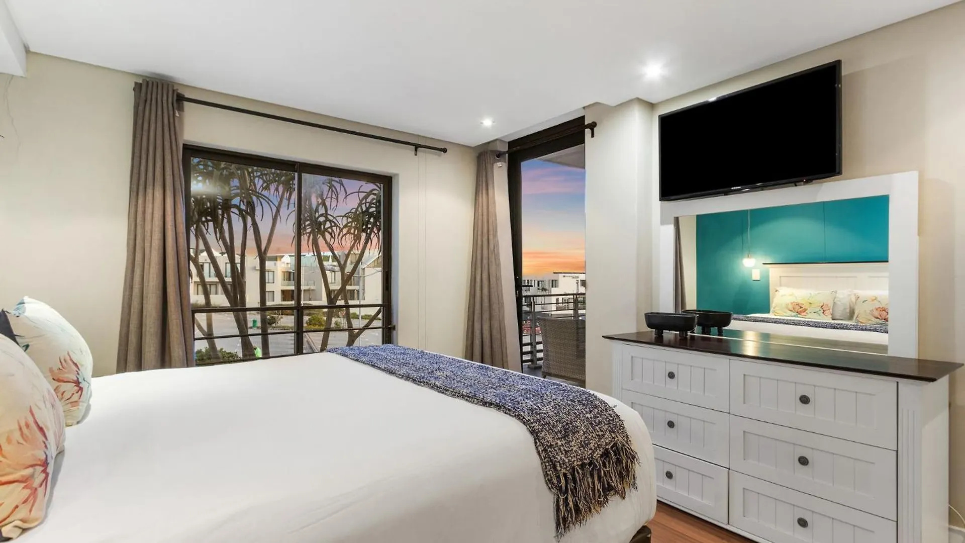 Eden On The Bay 108 By Host Agents Daire Bloubergstrand